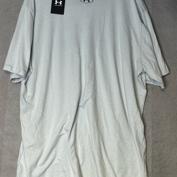 🆕 Men’s XXL Loose Fit Under Armour Basketball Short Sleeve Tee Cream/Black - Picture 5 of 5